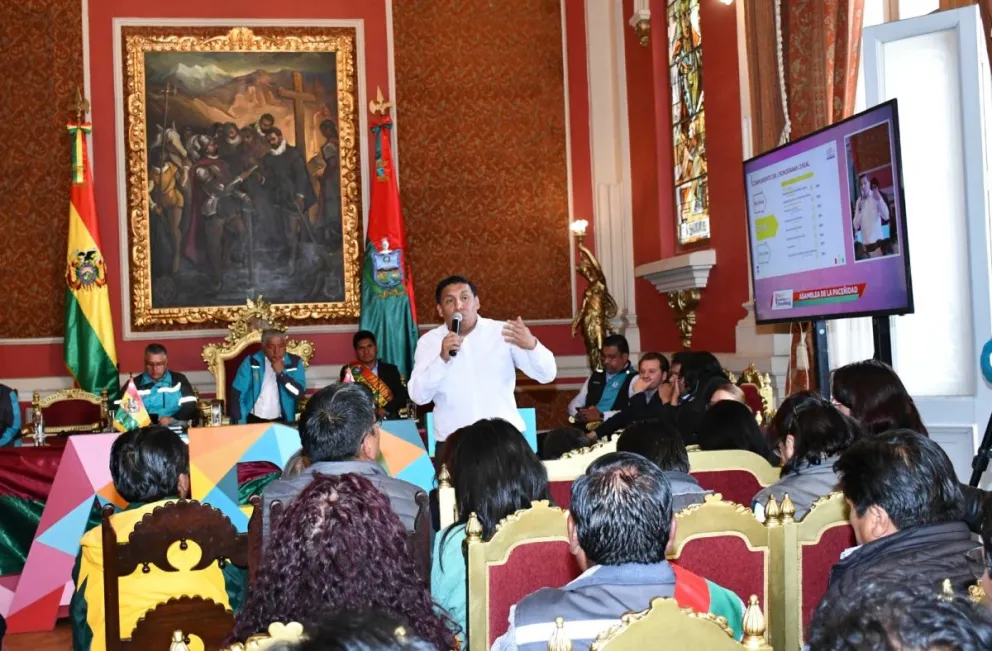 La Asamblea de la Paceñidad, reunida este martes en el Palacio Consistorial. Foto: APG