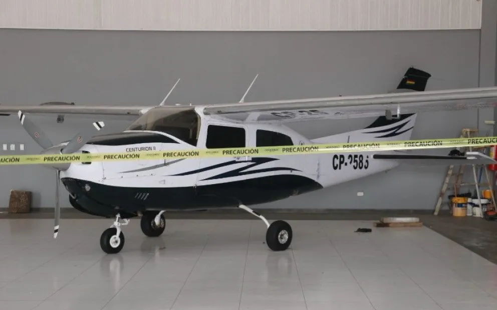 Una de las avionetas confiscadas en el hangar intervenido por la Policía y la Fiscalía. Foto: APG