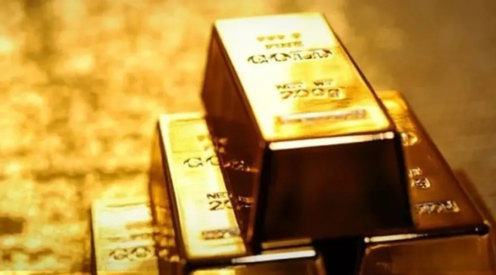 Una imagen de archivo de varios lingotes de oro. 