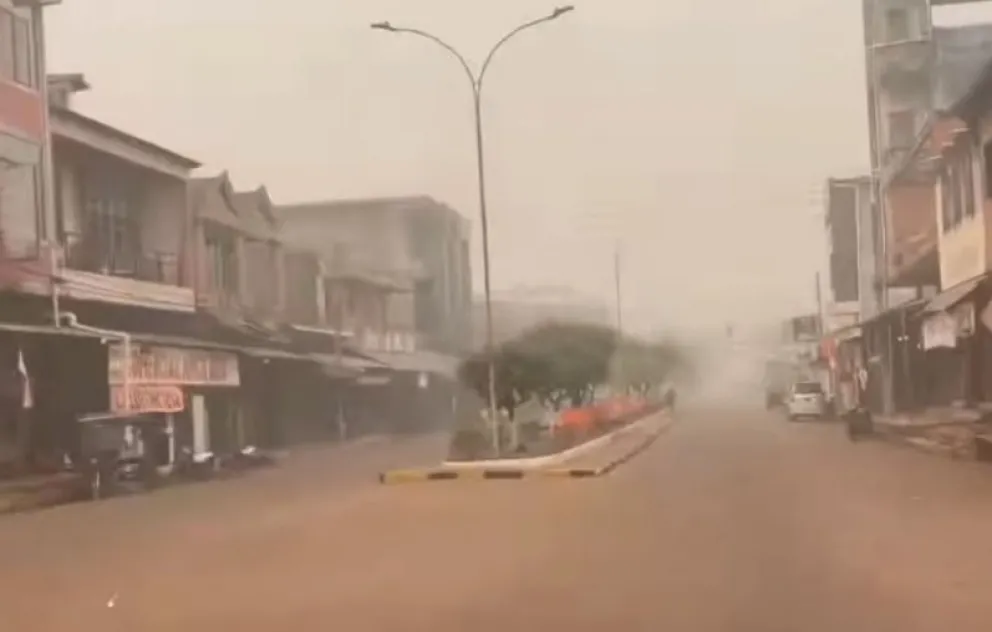 La humareda cubre una ciudad del norte del país. Foto: ABI