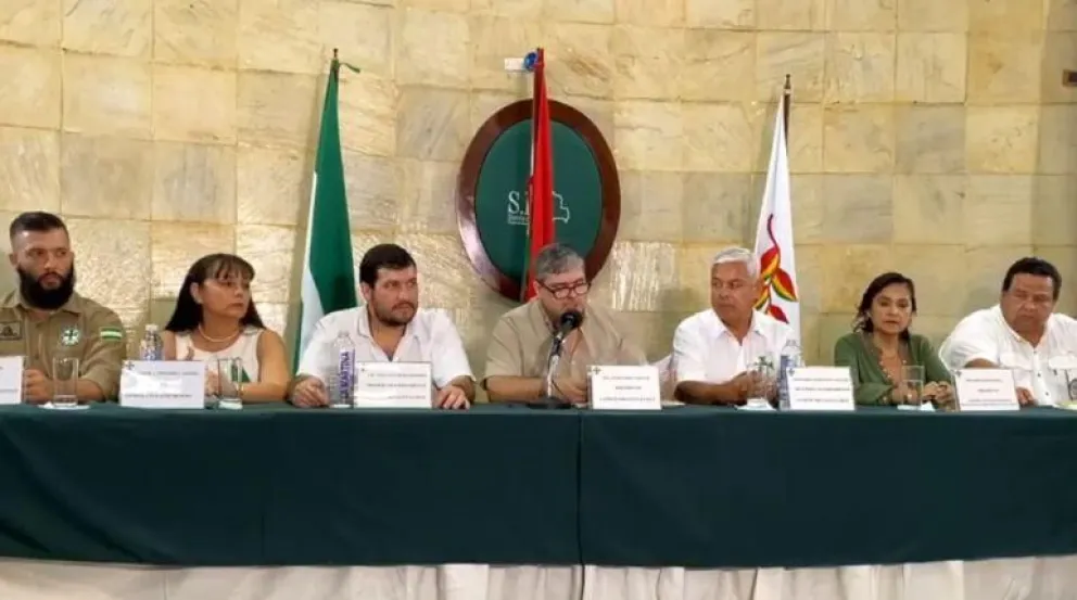 Líderes cívicos de Santa Cruz reunidos ayer. Foto: Erbol