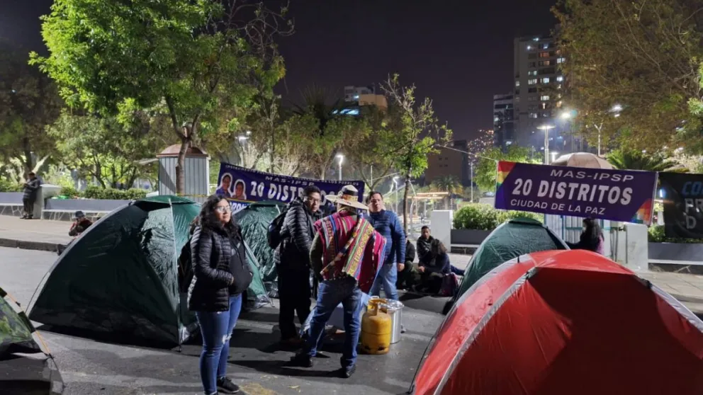 Organizaciones sociales "arcistas" hacen vigilia en La Paz. Foto: Jorge Soruco / Visión 360