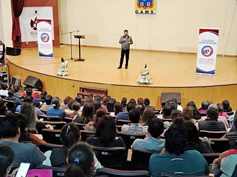 Doria Medina durante la conferencia que ofreció en la capital. Foto: Correo del Sur