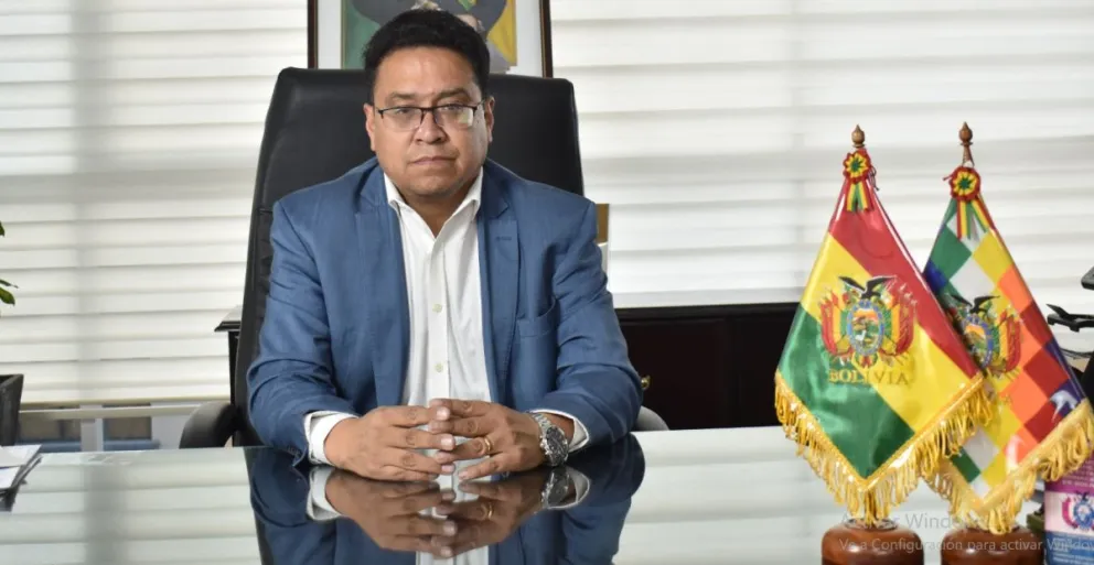 El procurador general del Estado, César Siles, en su despacho. Foto: www.procuraduria.gob.bo