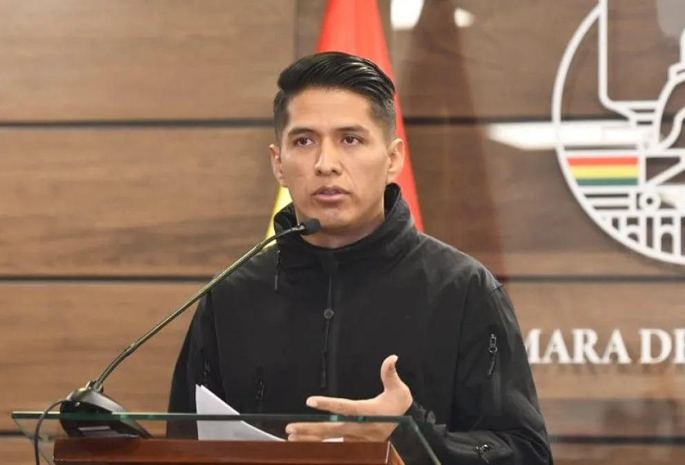 El presidente del Senado, en rueda de prensa, este viernes. Foto: APG 