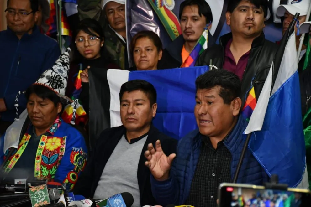 El vice del MAS "arcista", Grover García, y el dirigente Fidel Surco. Foto: APG