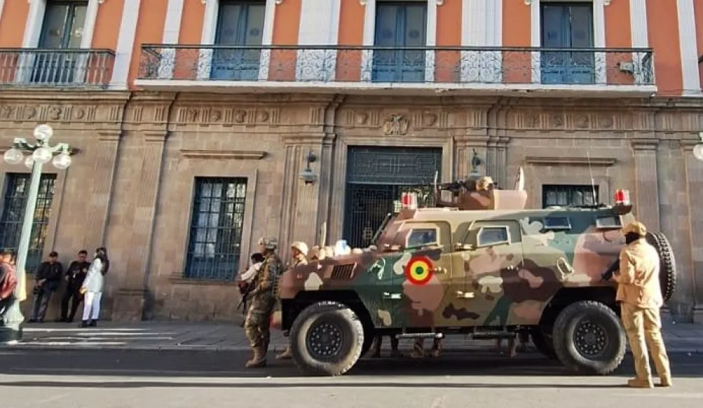 Un carro de asalto en la plaza Murillo el pasado 26 de junio. Foto: Erbol