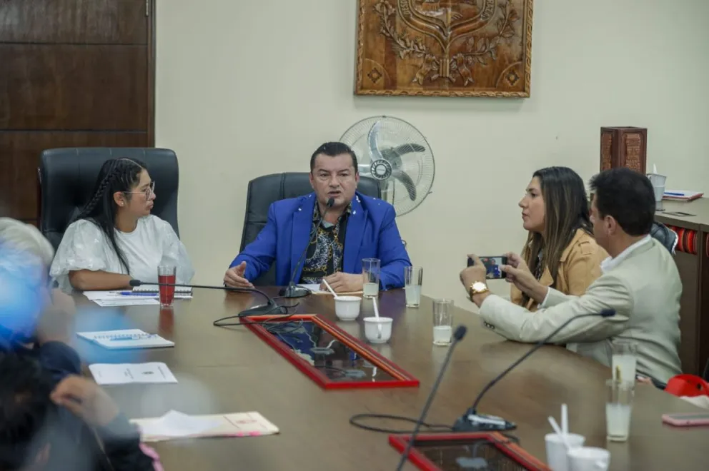 Los alcaldes Fernández y Copa, en la reunión. Fotos: Prensa Alcaldía de Santa Cruz 