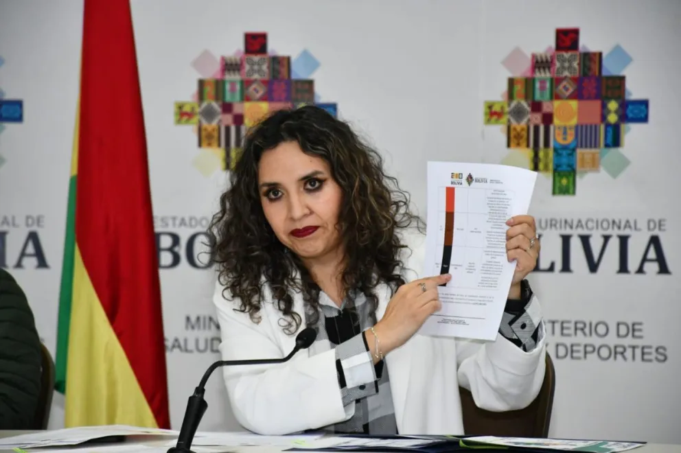  La ministra de Salud, María R. Castro, durante el reporte de este sábado por la noche. Foto: APG