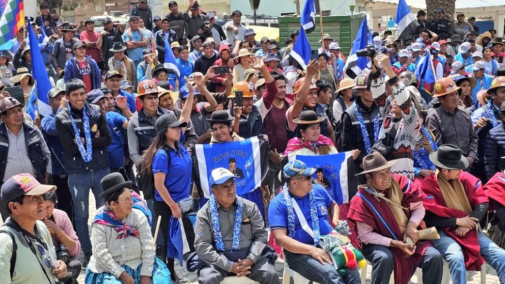 Militantes "evistas" del MAS en en último ampliado de Villa Tunari. Foto: @evoespueblo