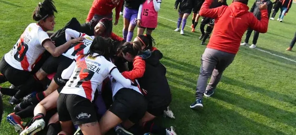 El festejo de Always Ready que se consagró campeón del fútbol femenino. Foto: APG