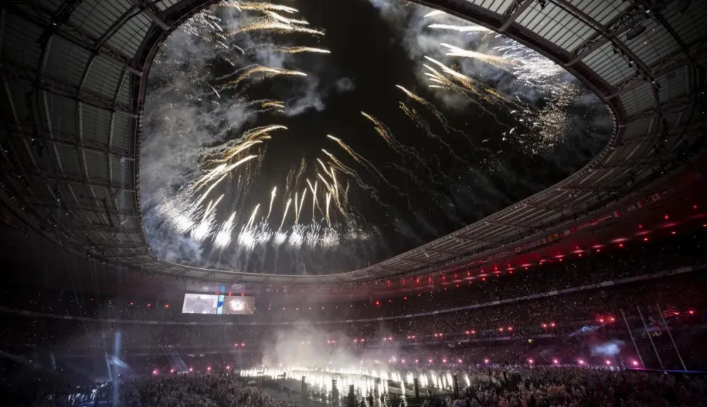 Una multitud asistió el domingo a la ceremonia de clausura de los Juegos Paralímpicos de París 2024. Foto: EFE