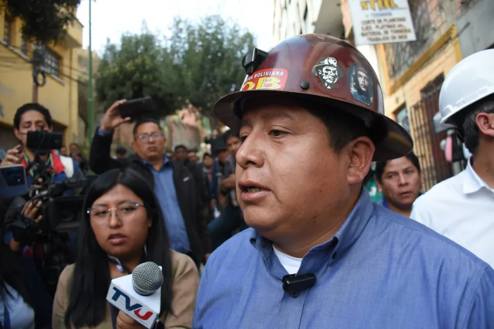 El secraterio ejecutivo del ente matriz, en exteriores de la COB. Foto: APG
