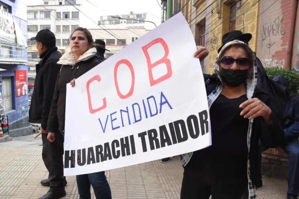 Evistas irrumpieron en la sede de la COB  y pidieron la renuncia de Huarachi. Foto: APG