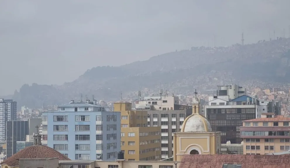 La ciudad de La Paz cubierta por la humareda. Foto: Erbol (Archivo)