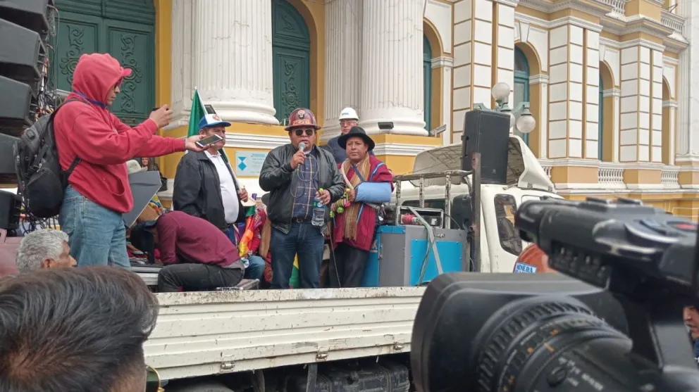 Juan Carlos Huarachi este martes, durante su discurso en plaza Murillo. Foto: Carlos Quisbert / Visión 360