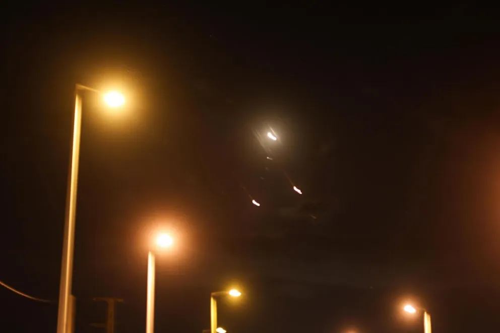 Misiles iraníes sobrevuelan este martes la Alta Galilea, norte de Israel. Foto: EFE