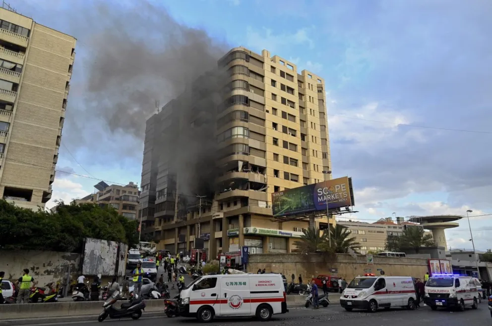 Un edificio alcanzado por un ataque militar israelí, en los suburbios del sur de Beirut. Foto: EFE