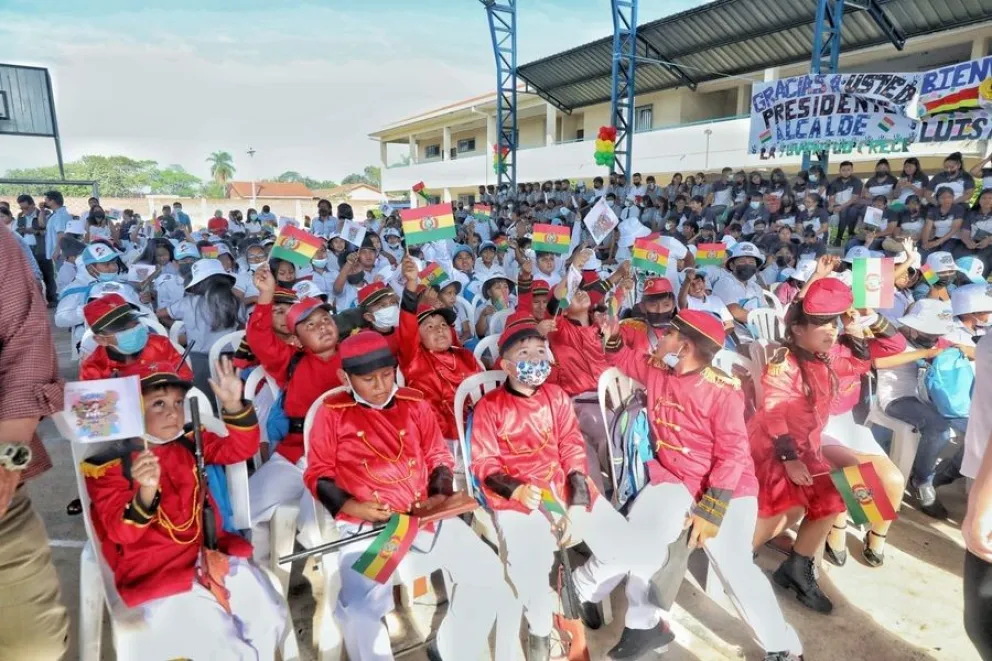 Niños en un acto anterior de la entrega del bono Juancito Pinto. Foto: Archivo