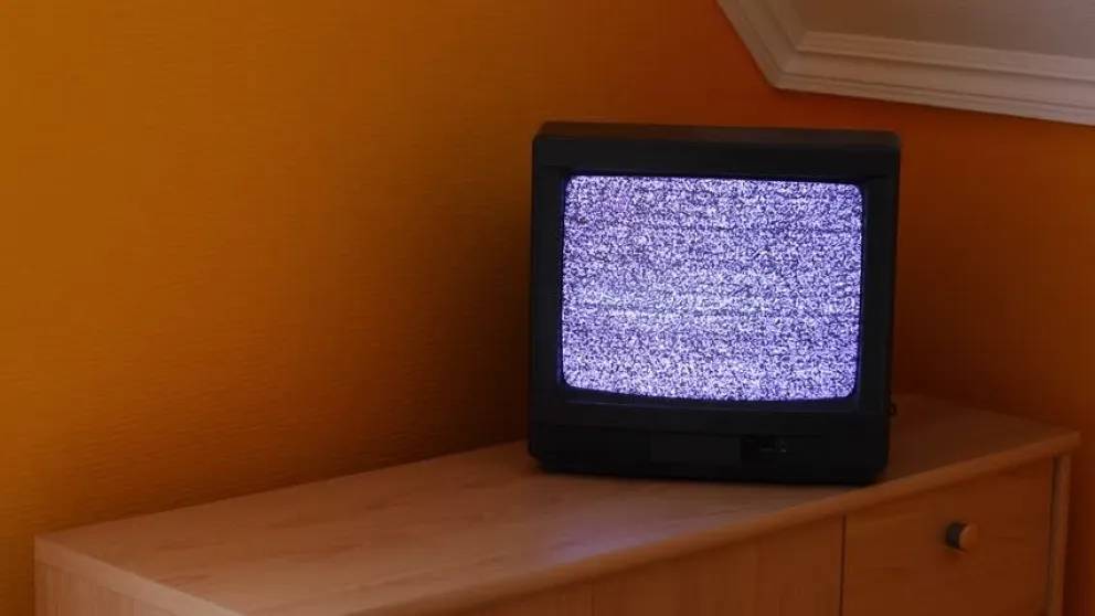 Un televisor antiguo con recepción analógica, imagen referencial. Foto: DPL News