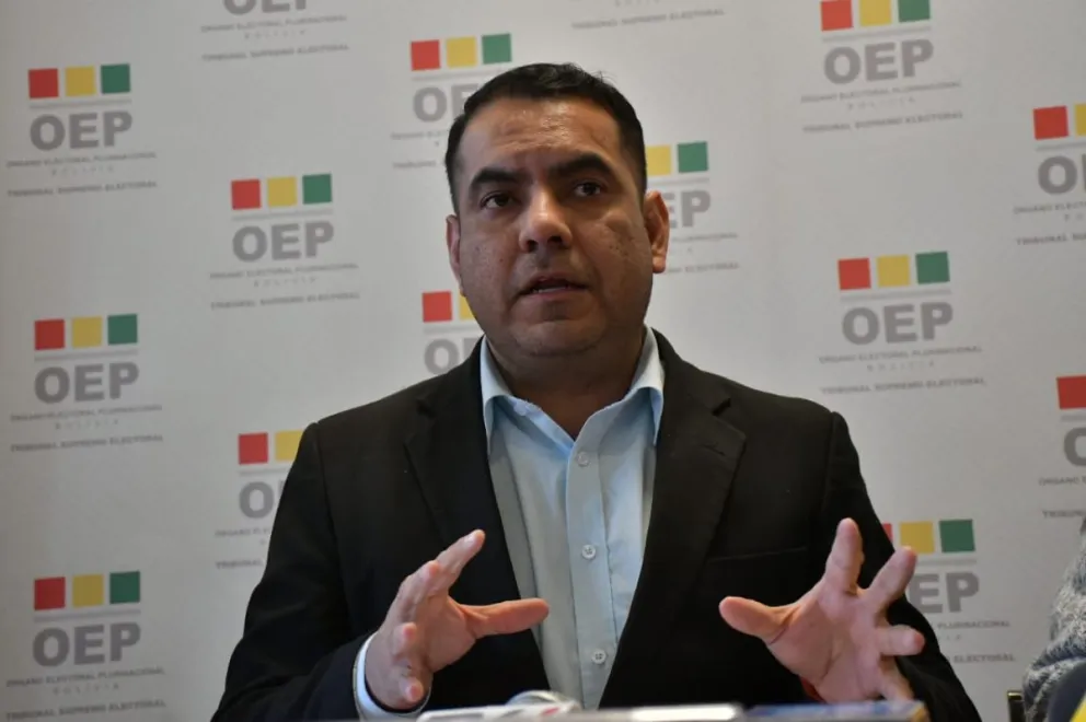 El vicepresidente del TSE, en un contacto con la prensa, este miércoles. Foto: APG 