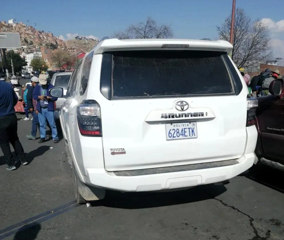 La vagoneta que trasladó a Morales durante su marcha. Foto: Leny Chuquimia / Visión 360