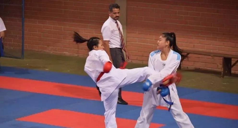 Un combate femenino de un anterior torneo. Foto: Feboka.