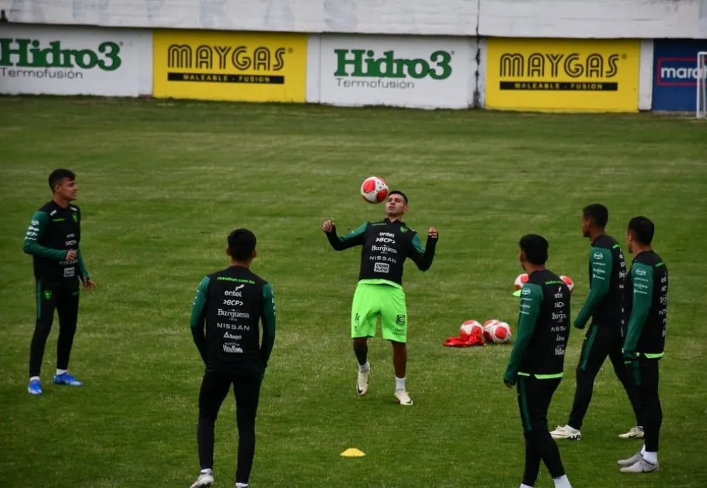La Verde realiza su entrenamiento matinal en el estadio Rafael Mendoza, de Achumani. Foto: APG