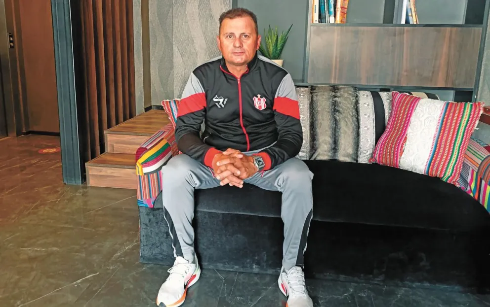 Marcelo Robledo, el entrenador de Independiente, en una reciente visita a La Paz. Foto: Marcos Bonilla
