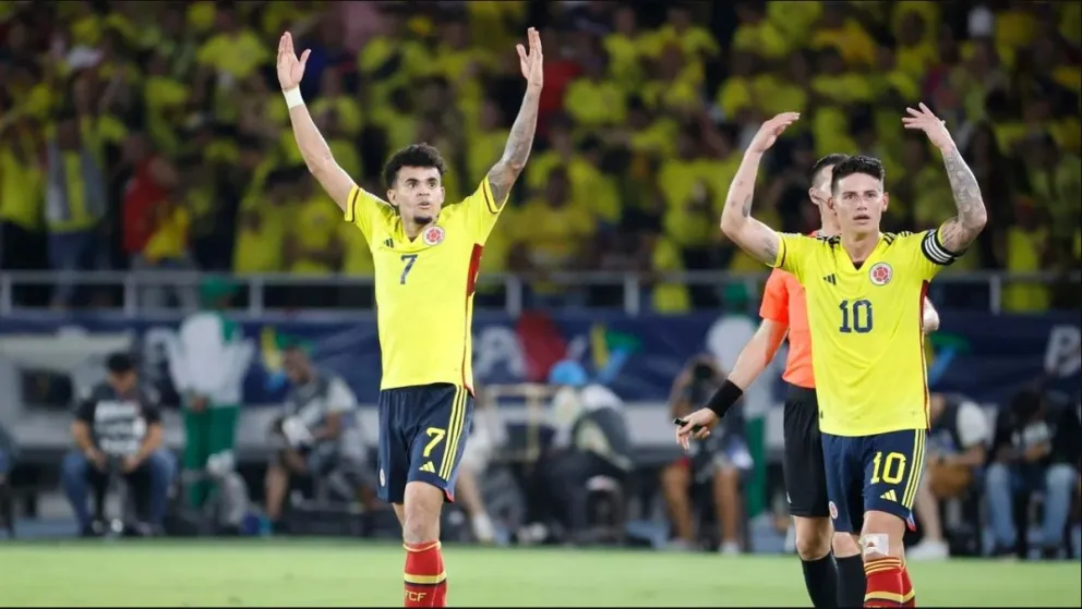 Díaz (izq.) y James tras un partido con su selección. Foto: EFE.