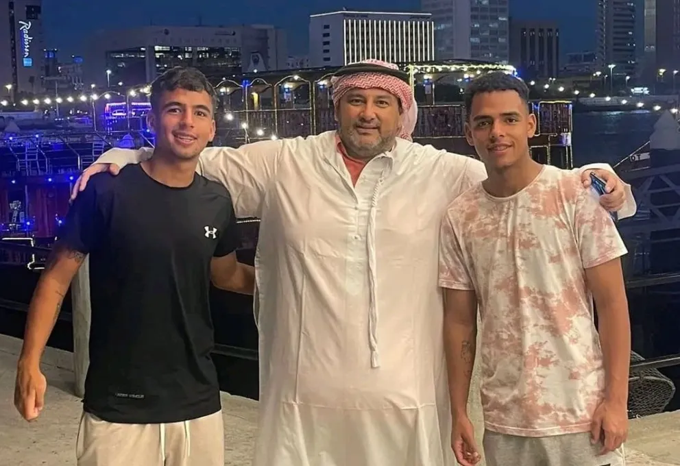 Emanuel (izq.), Velásquez y Moisés, en Dubái. Foto: Marco Velásquez.