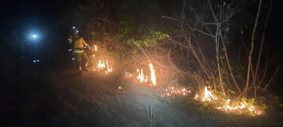 Un incendio forestal en el municipio de San Rafael, Santa Cruz. Foto: Gobernación de Santa Cruz.