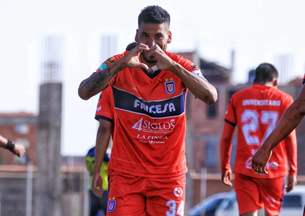 Fernando David Luna celebra el segundo gol de los capitalinos ante Fatic. Foto: Universitario