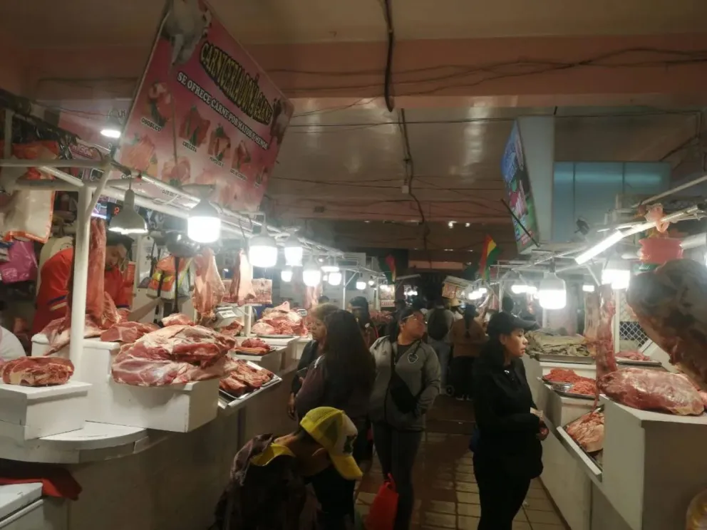 La población acudió a los mercados.   Foto: Leny Chuquimia / Visión 360