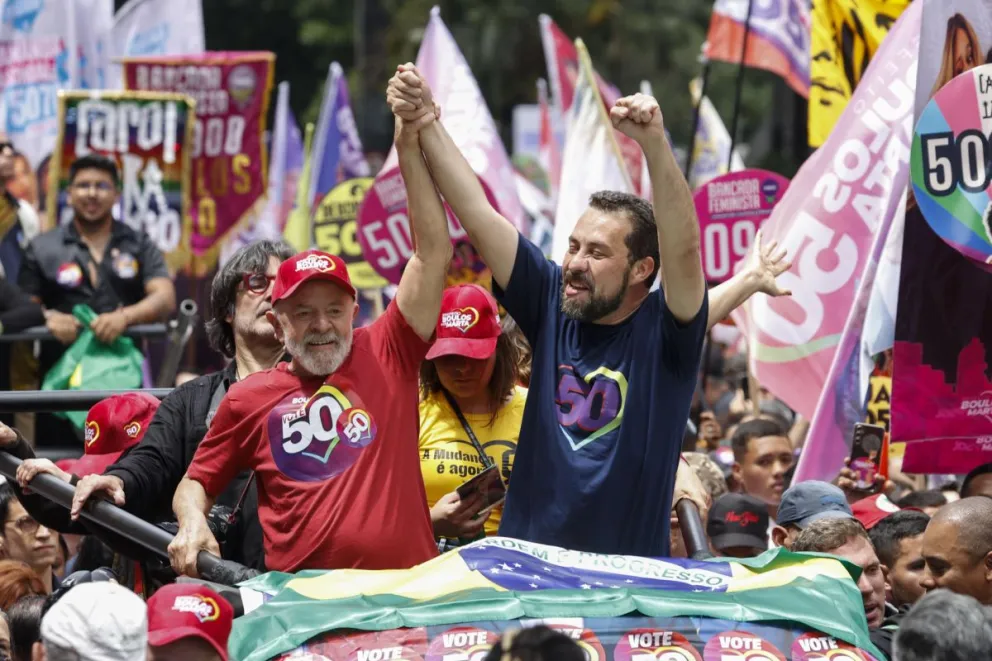 Lula da Silva con su candidato a la Alcaldía de Sao Paulo, el diputado Guilherme Boulos. Foto: EFE