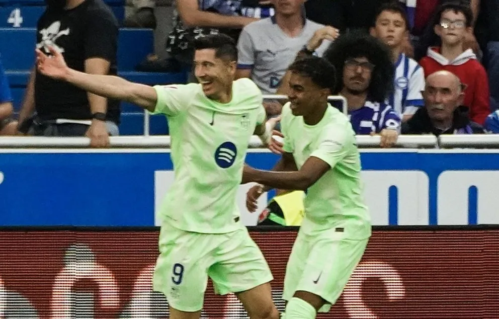 Lewandowski (9) fue la figura del triunfo de este domingo del Barcelona sobre el Alavés. Foto: EFE