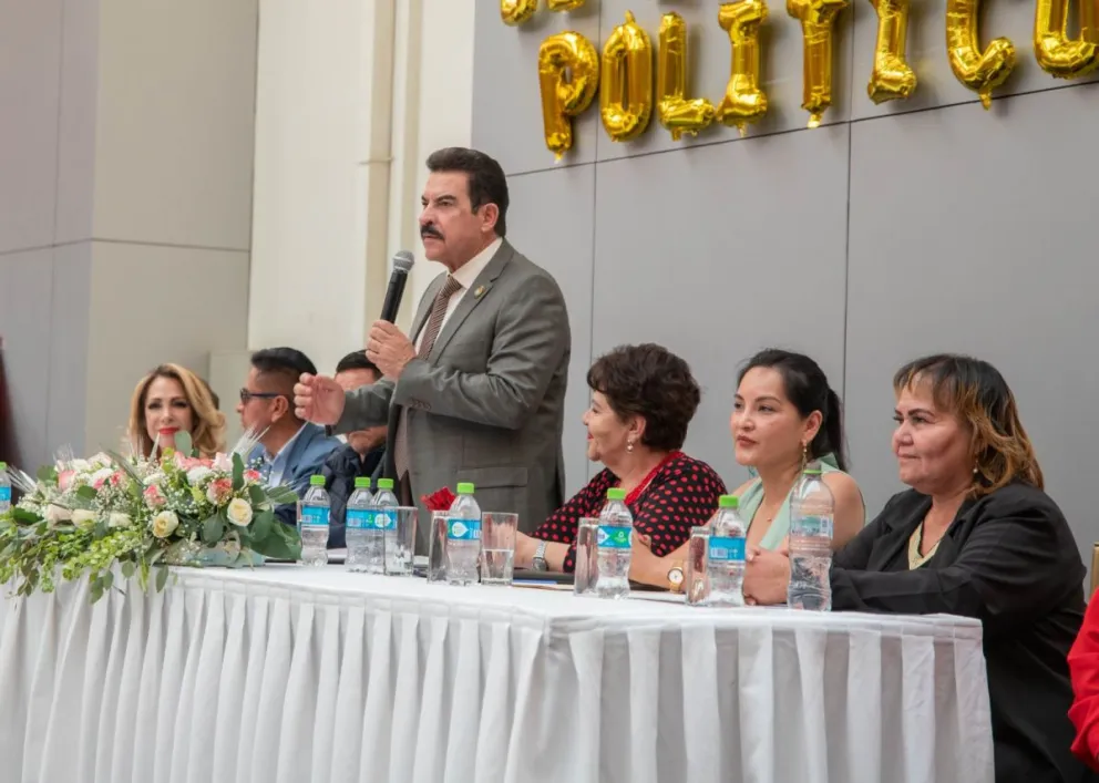 Reyes Villa durante un acto con mujeres líderes, promotoras comunitarias contra la violencia. Foto: @ManfredBolivia