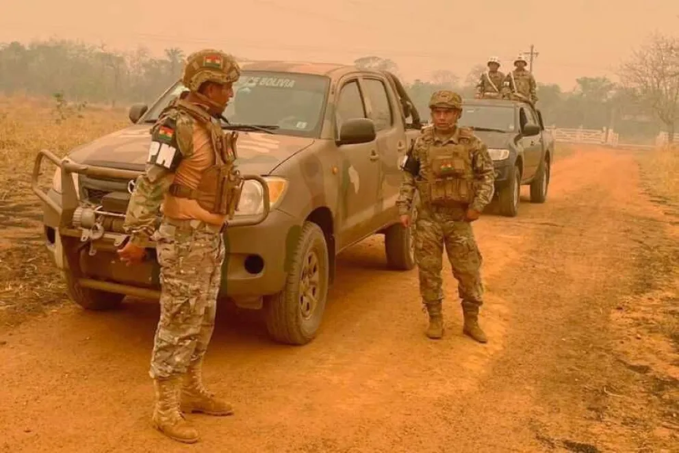 Personal y vehículos militares en una imagen de archivo. Foto: ABI