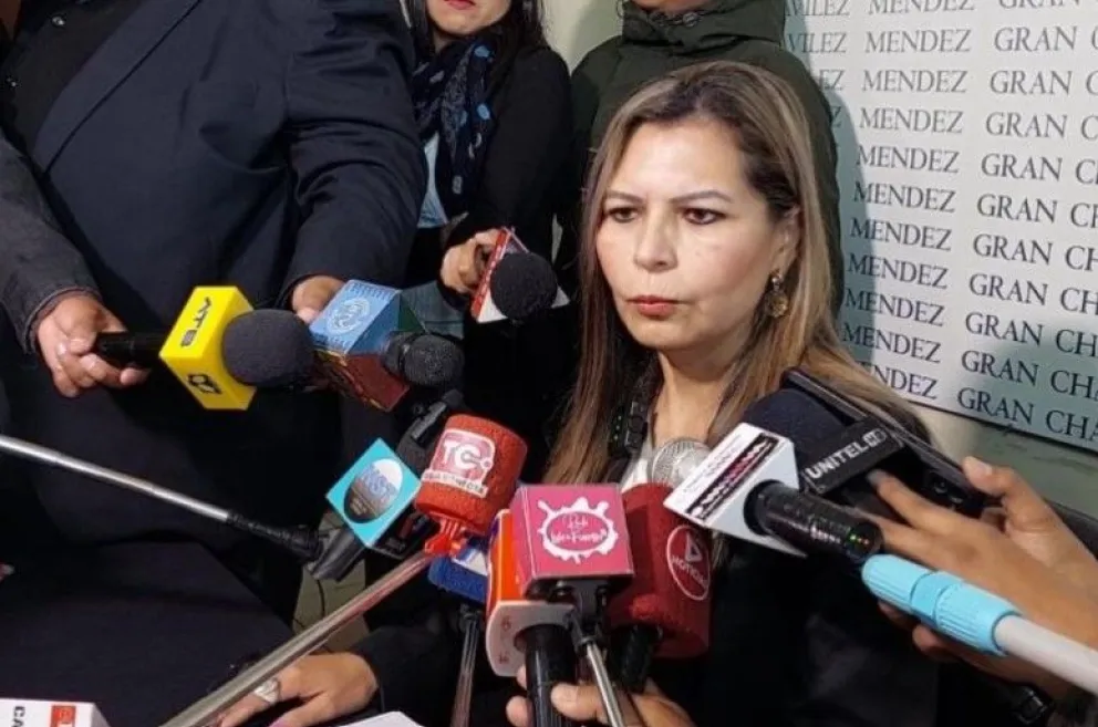 La fiscal Sandra Gutiérrez en un contacto con la prensa. Foto: El País de Tarija 