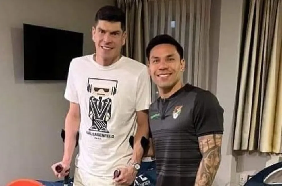 Lampe (izq.), con muletas, junto a Algarañaz, durante la visita a la Verde. Foto: Carlos Lampe.