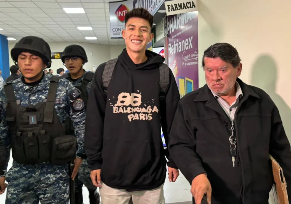 Gabriel Villamil en el aeropuerto internacional de El Alto. Foto: Sports 360