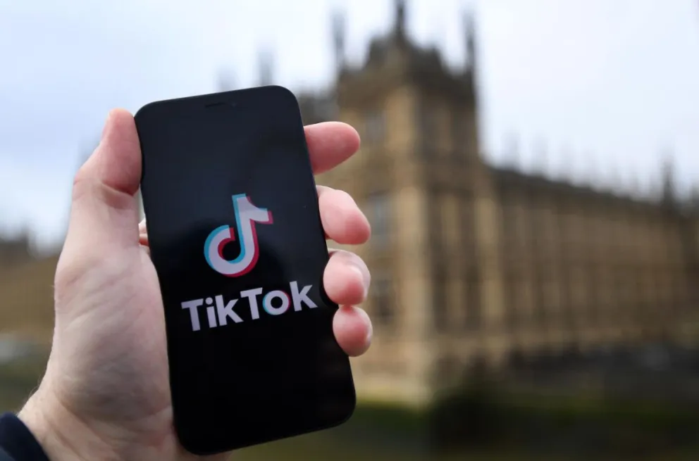 Un usuario de la red social Tik Tok. Foto: EFE