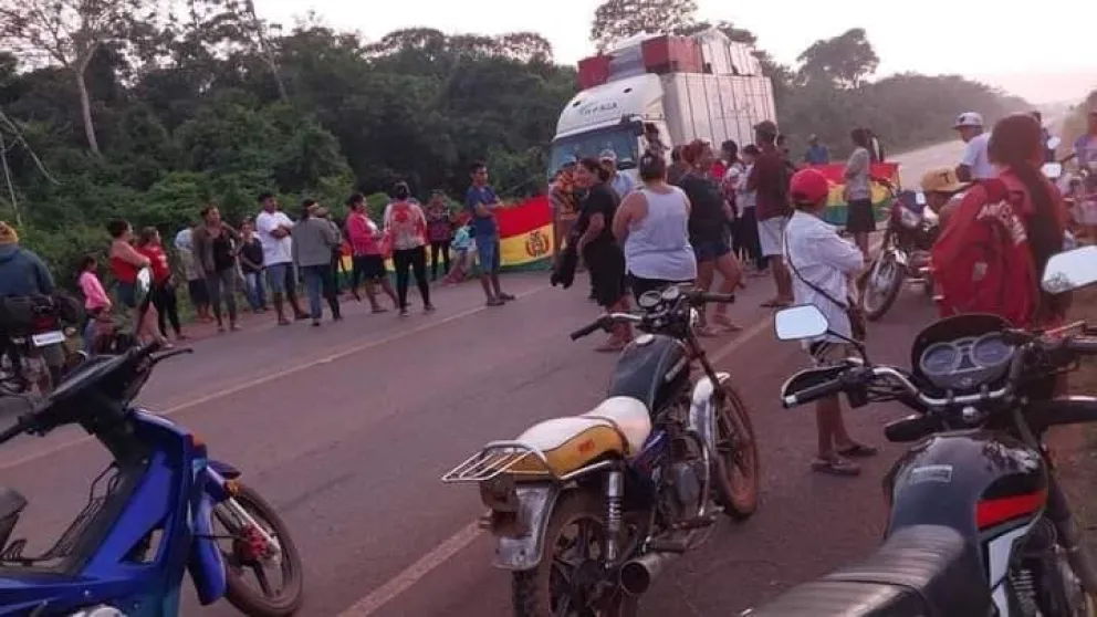 Pobladores de Riberalta instalaron un bloqueo. Foto: Beni Noticias