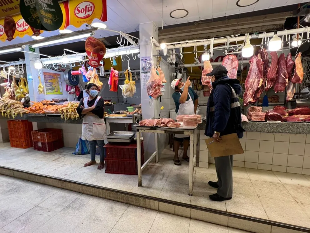 Oferta de carne de res en un mercado de Santa Cruz, este alimento sigue con precios elevados. Foto: ABI
