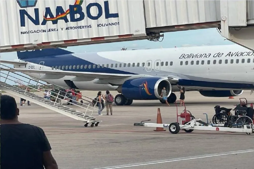 La aerolínea estatal sufre constantes retrasos en sus vuelos. Foto: Archivo