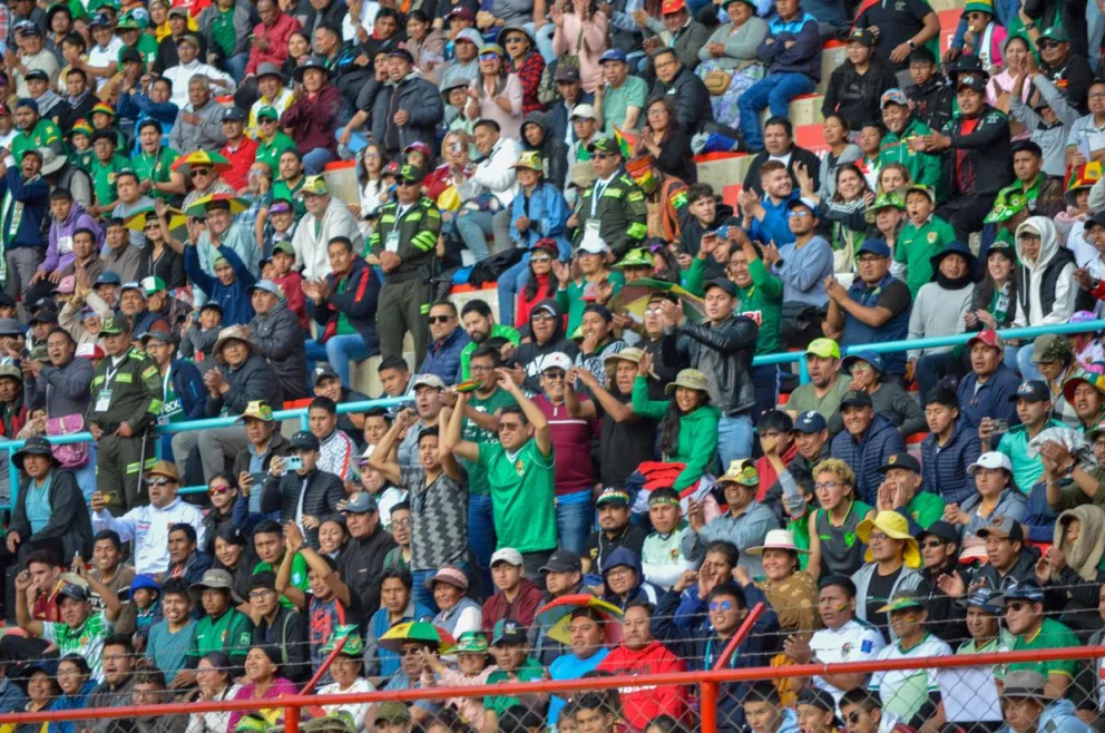 Bolivia vs Colombia se prevé que se jugará en un estadio con tribunas repletas de aficionados. Foto: APG