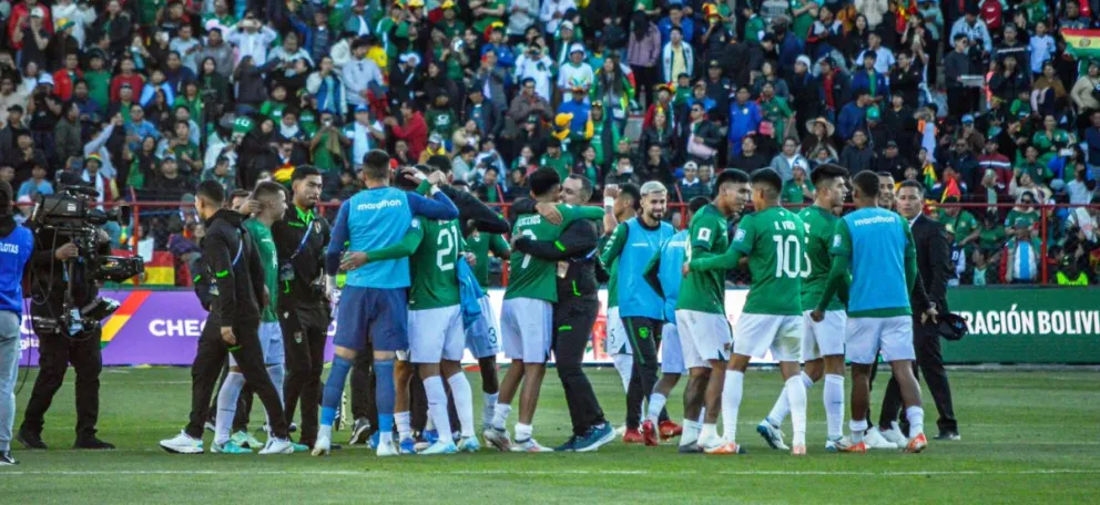 El festejo nacional a la conclusión del partido. Foto: Alejandro Apaza