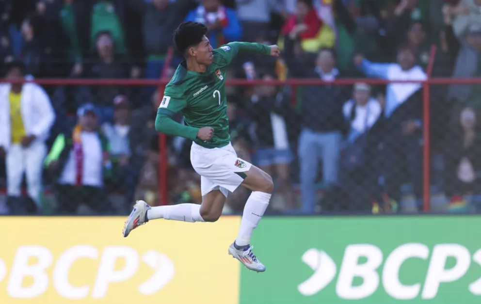 Miguelito Terceros festeja el gol de Bolivia con el que le ganó a Colombia en el "Titán" de Villa Ingenio. Foto: Conmebol
