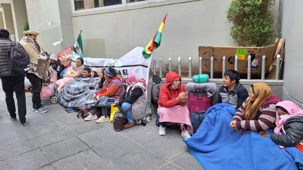 Personas con deudas con los bancos en una protesta frente al Ministerio de Economía el año pasado. Foto. Visión 360