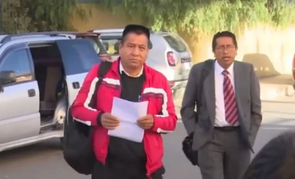 El exjesuita Pedro Lima (de rojo). Foto: ABI